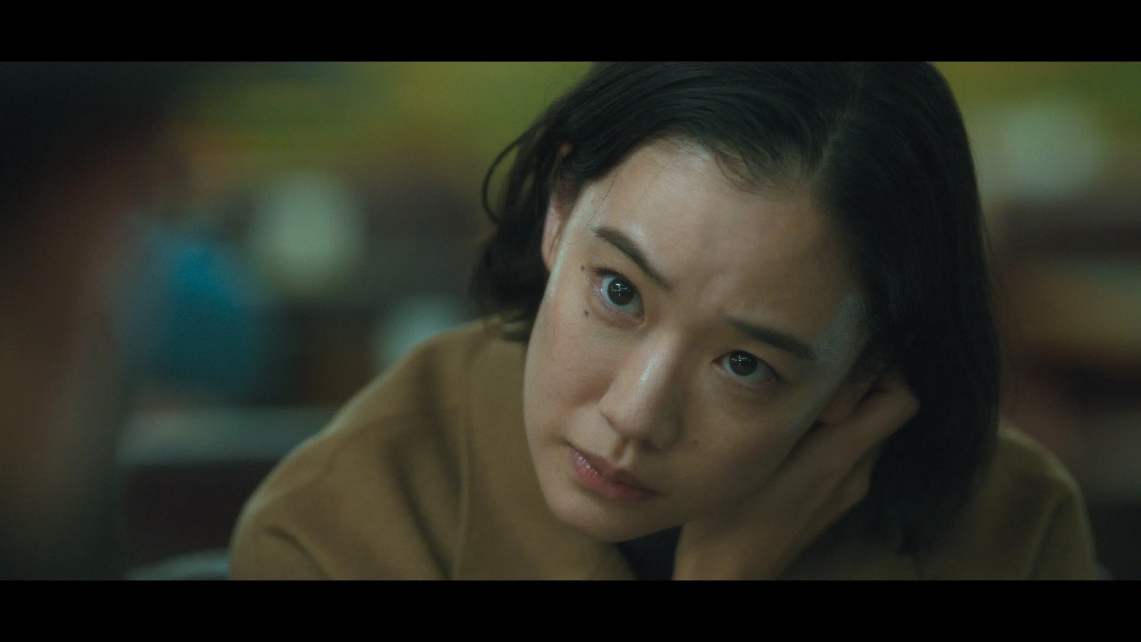 苍井优饰演的主播和气体人之间原来有段动人故事。（Netflix提供）