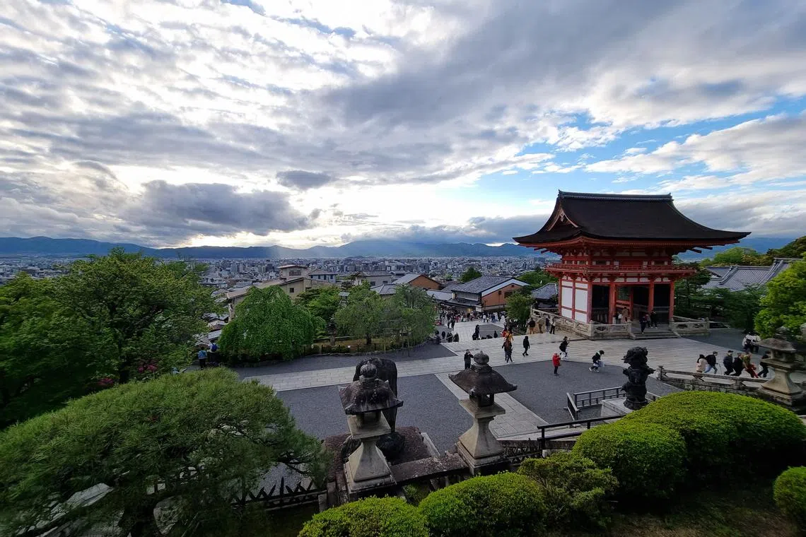 被列为世界文化遗产的清水寺是到京都的必去景点。（廖慧婷摄）