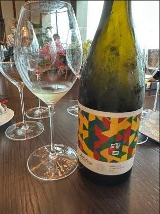 硕日霞多丽干白葡萄酒2022年体现高海拔葡萄园风土风味。（黄向京摄）