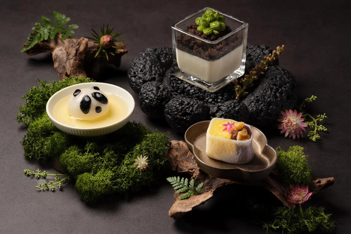 甜品三重奏是日本凤梨大福、熊猫造型汤圆、抹茶植物燕麦奶酥。（餐馆提供）