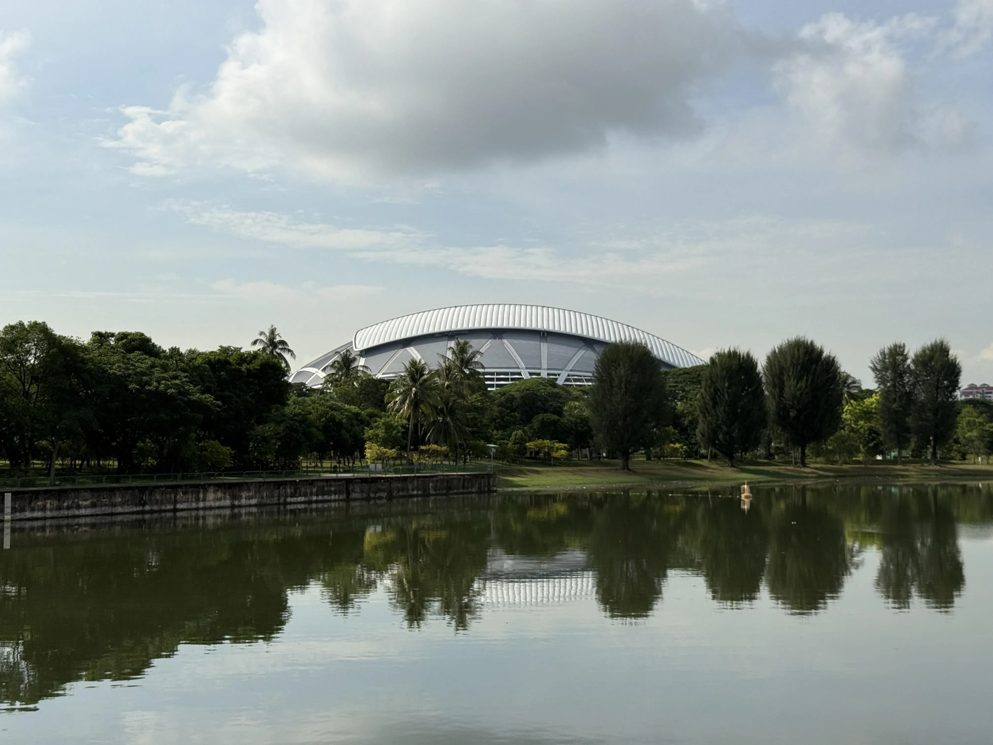 踏上沿河而建的步道，放眼远眺，国家体育场隔河相望。（陈映蓁摄）