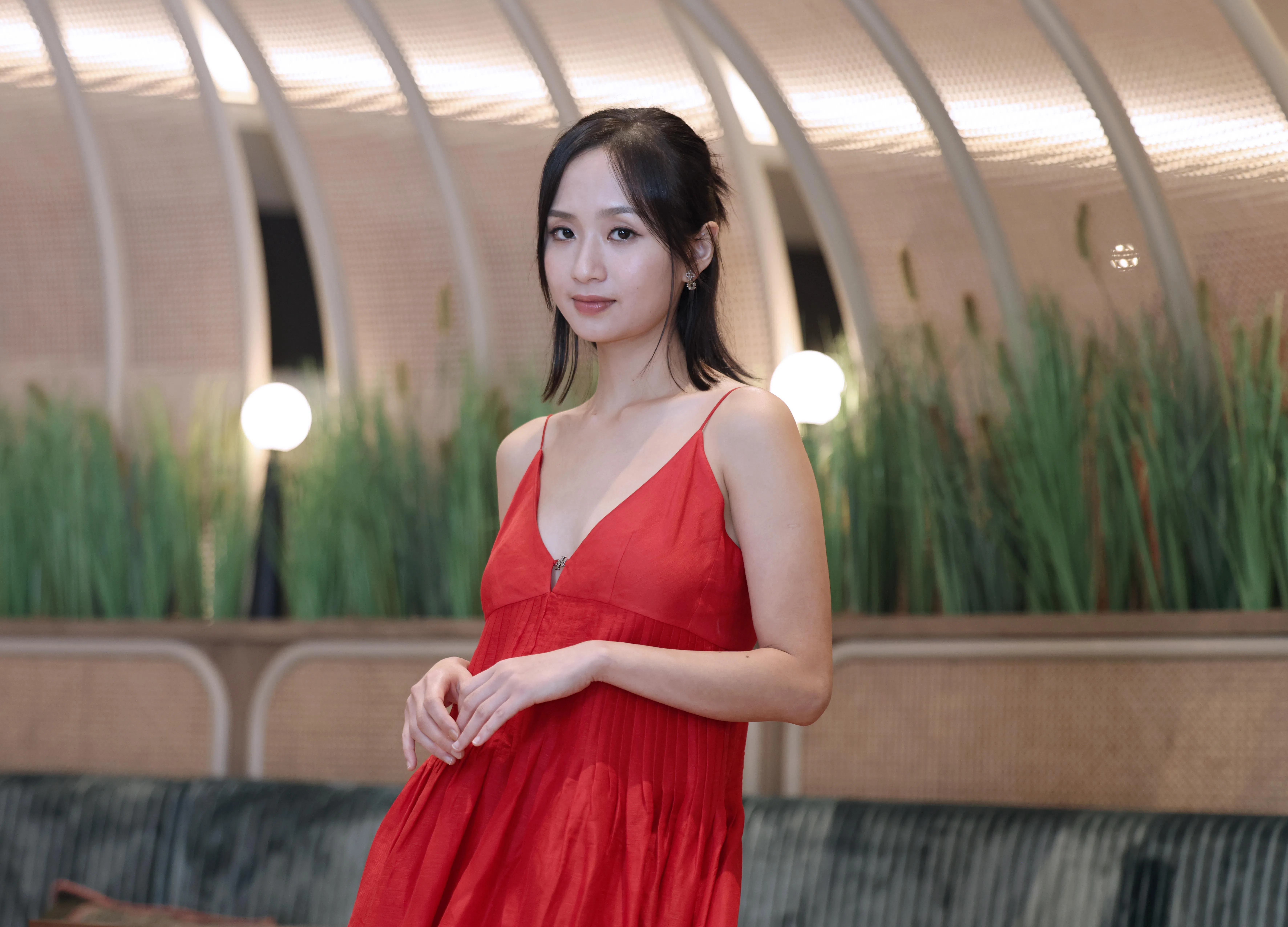 现年33岁的梁雍婷，16岁便立志当演员。（梁麒麟摄）