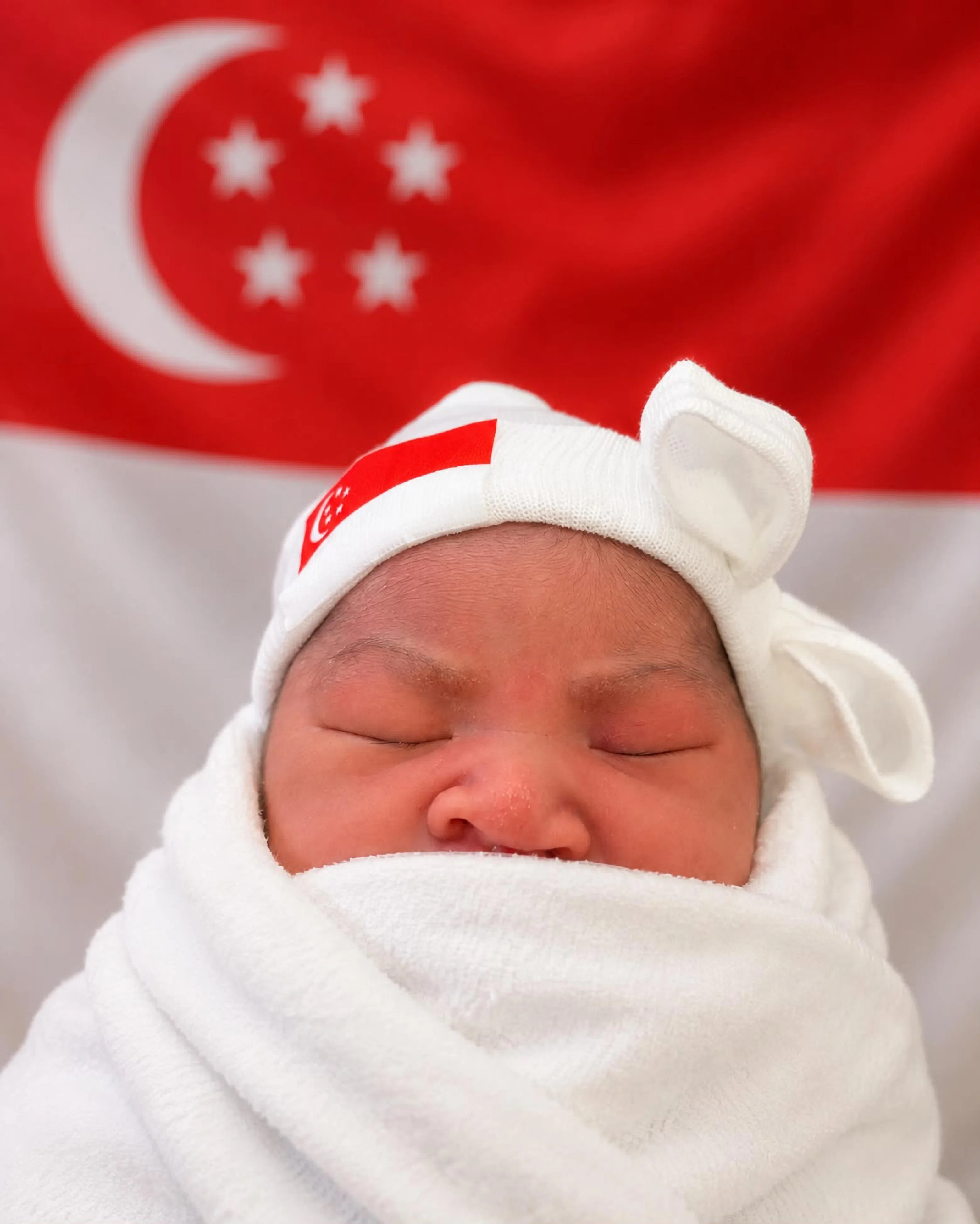 零时零分16秒，幼儿教师努尔法拉欣在国立大学医院诞下一名女婴。女婴是第二个在零时零分顺产出生的国庆宝宝。 （国大医院提供 ）