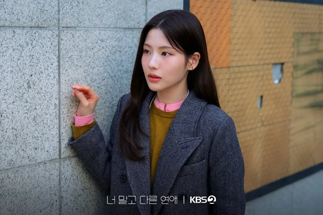 朴秀雅（赵雅兰饰）对前辈南宫浩产生好感。（取自KBS Drama脸书）