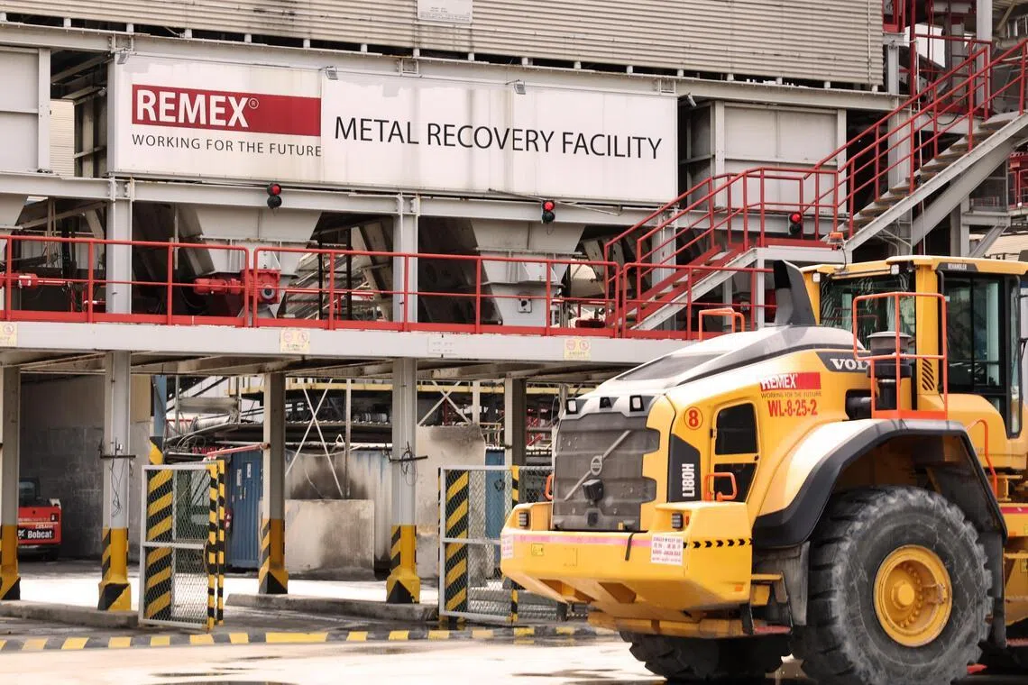 我国首座金属回收厂由REMEX Minerals经营，每天可处理多达1800公吨底灰，并从中回收超过99.5%的金属。（周国威摄）