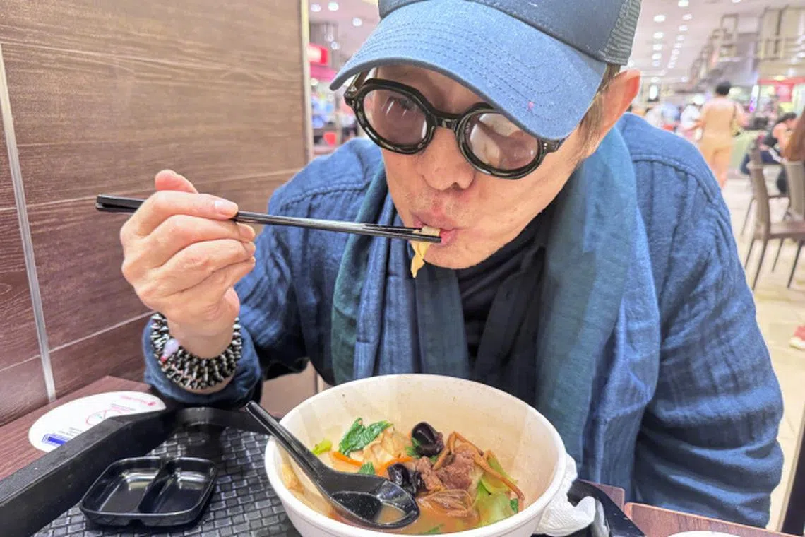 李连杰说出院后先吃了一碗刀削面。（取自李连杰微博）