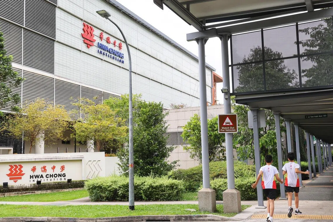 华侨中学中学部开学后已实行新食堂供餐模式。（萧紫薇摄）