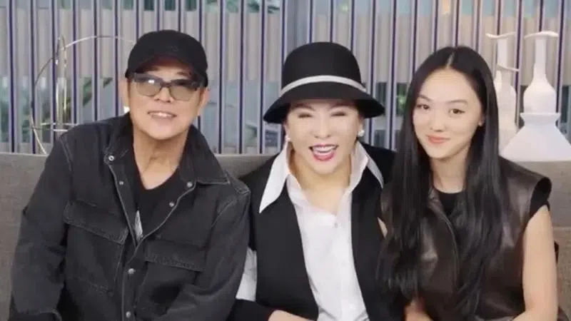 李连杰（左）曾带着与利智生下的长女儿李真好（右）上陈岚的直播节目聊父女情。（互联网）