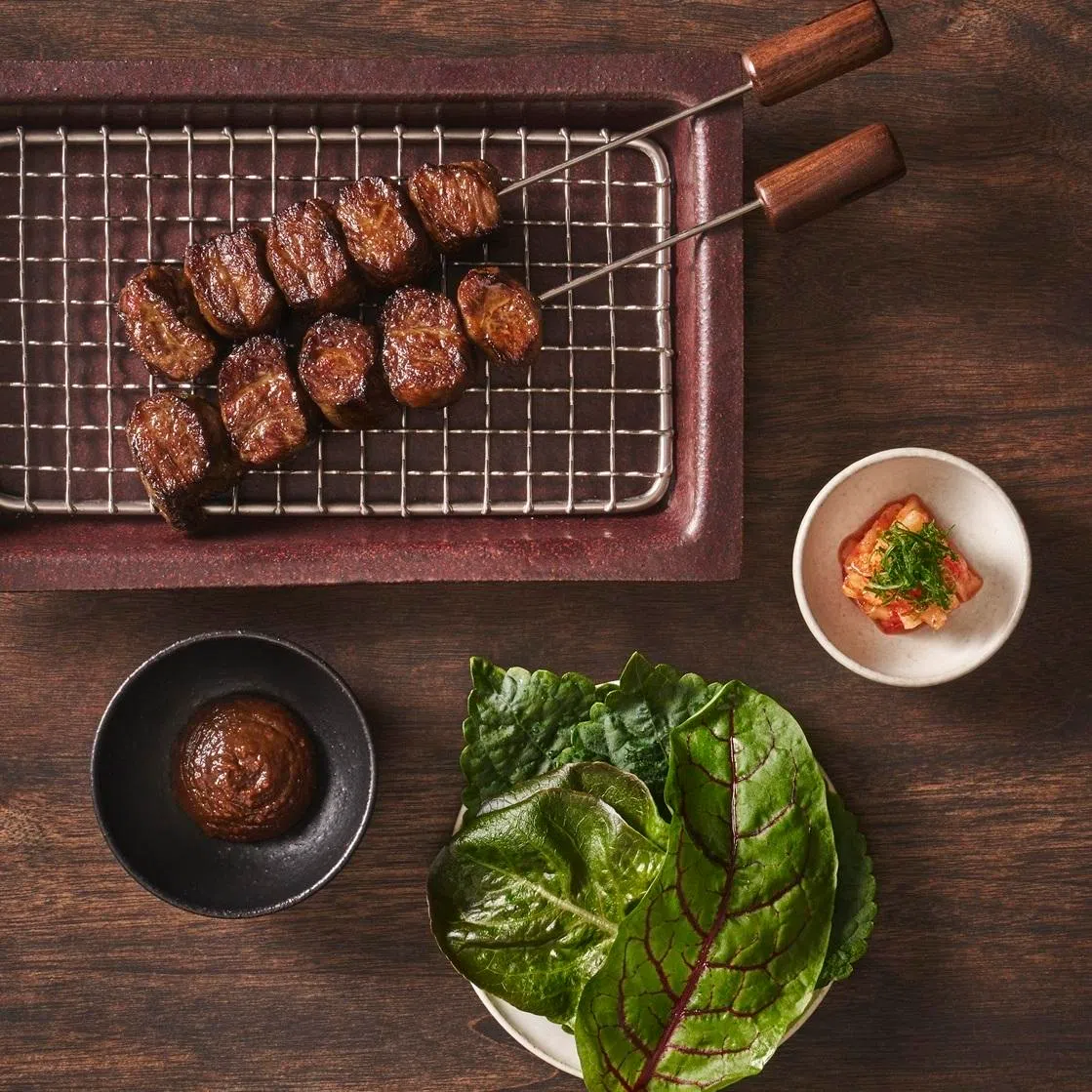 炭烤韩国牛肋条，让人吃出牛肉芳香。                              （餐馆提供）