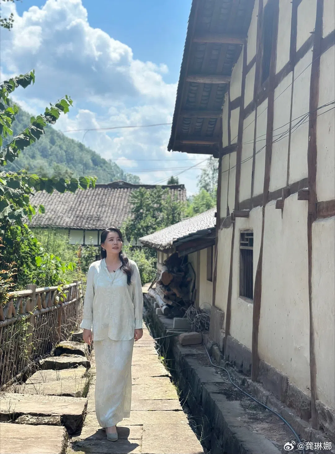 龚琳娜面对伤病，正能量满满。（取自龚琳娜微博）