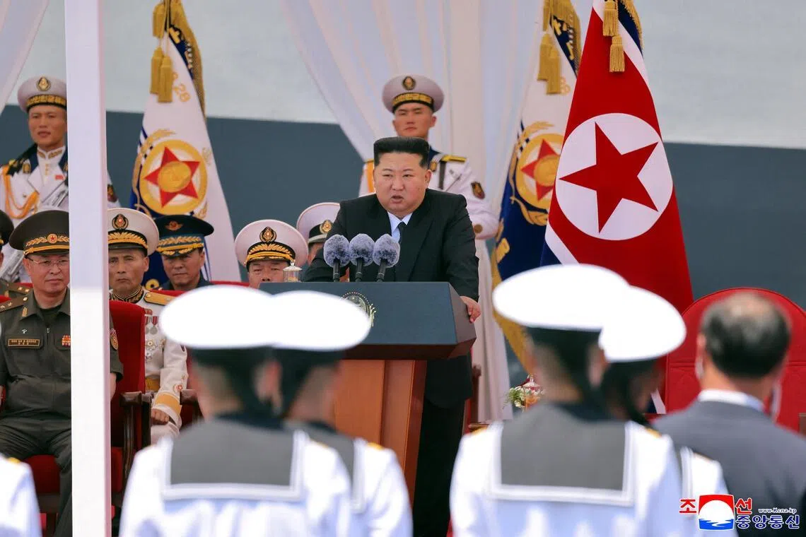 金正恩在崔贤号入列典礼上说，朝鲜海军正在发展成为具备战略手段的军种。（路透社）