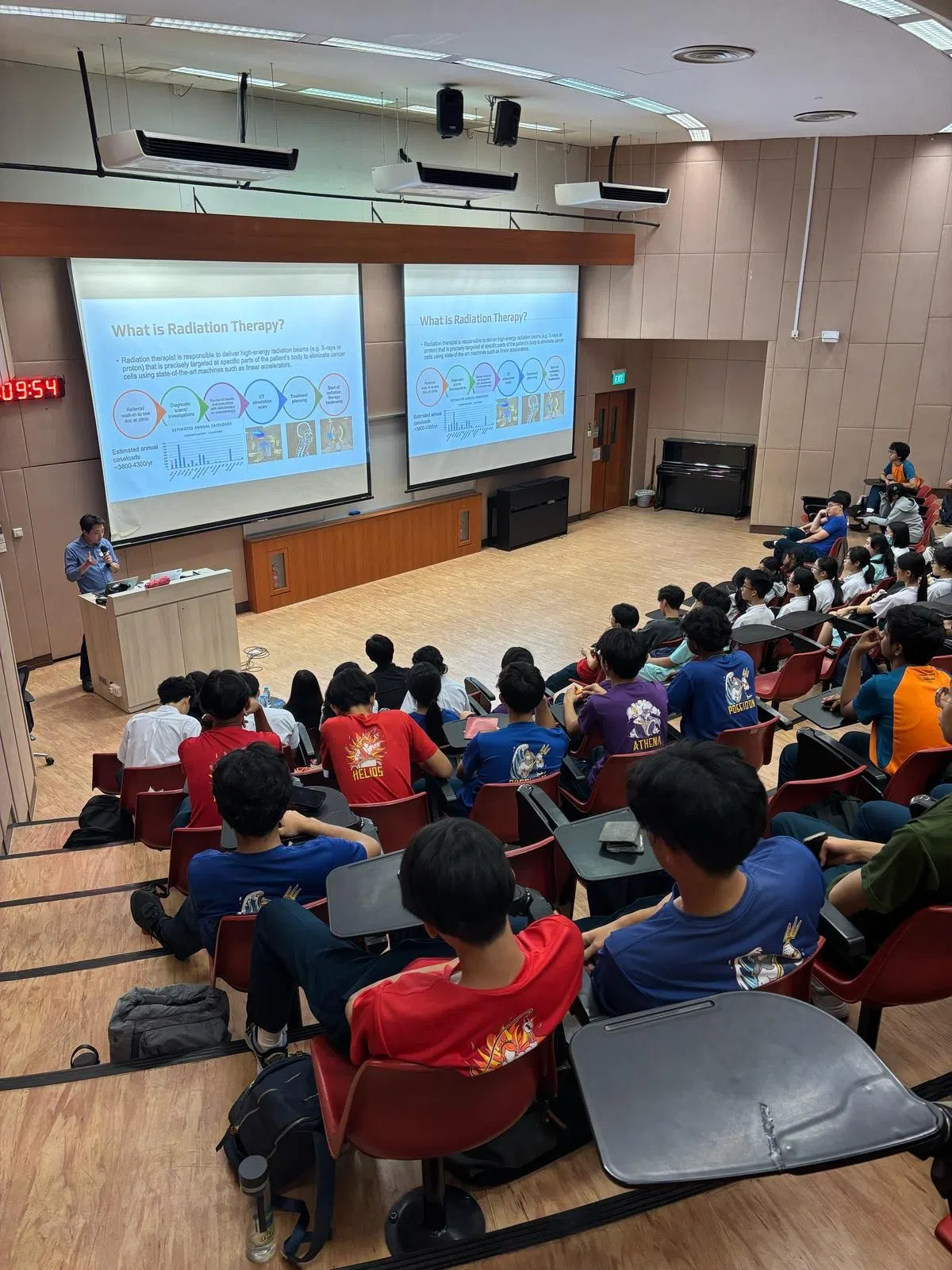 职业分享会内容丰富，满足学生多样化职业需求。主讲嘉宾也耐心解答学生的疑问。（安德逊实龙岗初院提供）