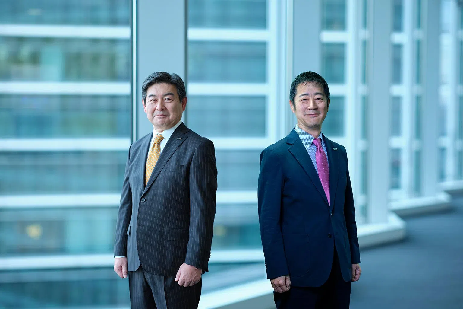 图为富士胶片商业创新企业副总裁菊池史朗（左），以及市场业务解决方案部门总经理泷泽基。（富士胶片商业创新提供）