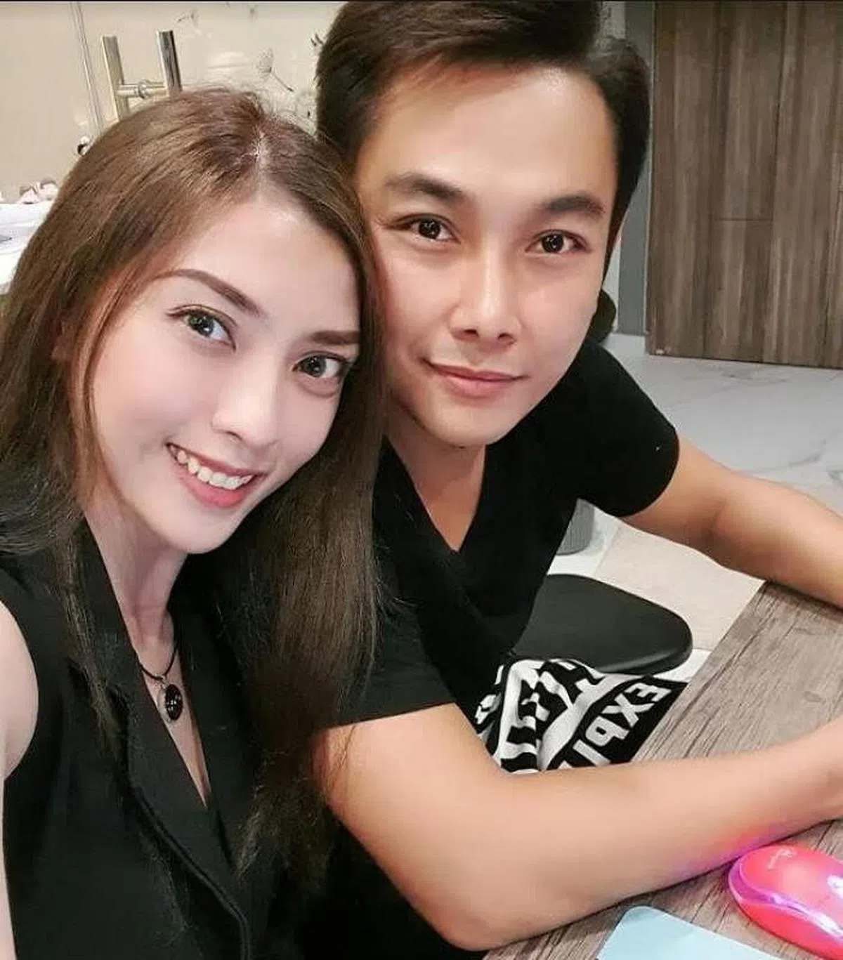 廖永谊与女友。（受访者提供）