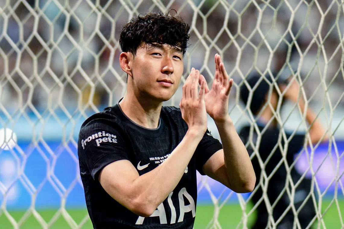 孙兴慜在韩国球迷面前上演他的热刺告别作。（法新社）