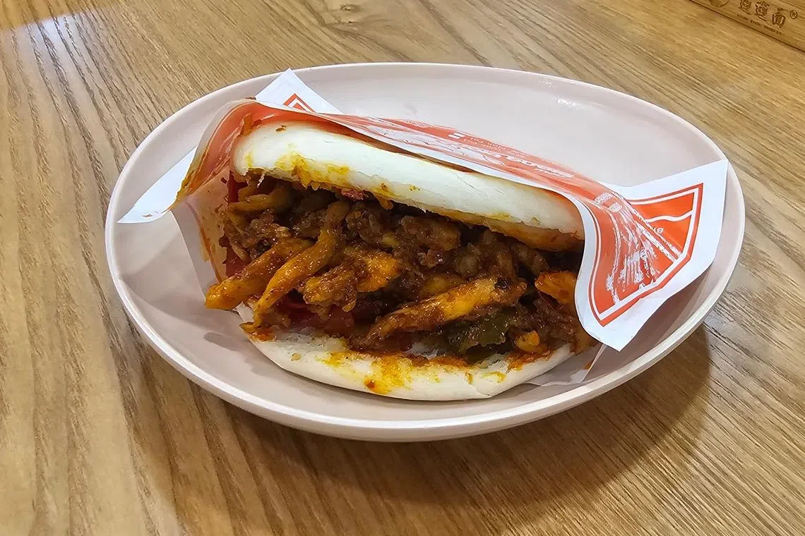 孜然肉馅的肉夹馍，鲜辣咸香。（黄亿敏摄）