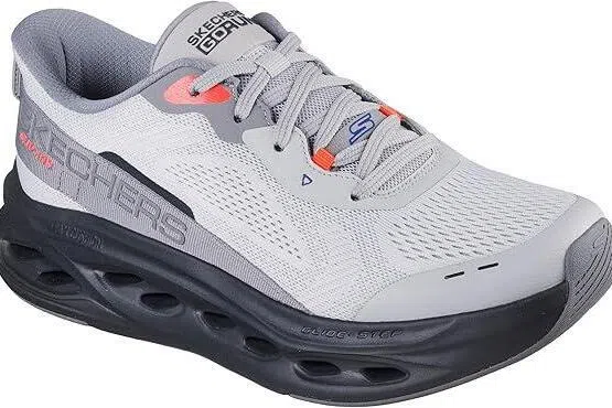Skechers新系列运动鞋能有效吸收冲击力，适合长时间站立或行走，减少脚部疲劳感。（品牌提供）