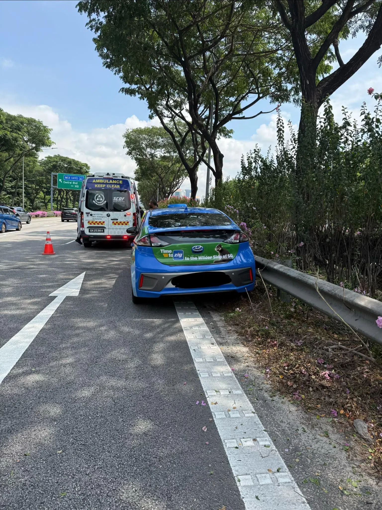 73岁的男德士司机随后在昏迷状态下，被送往陈笃生医院接受治疗。（受访者提供）