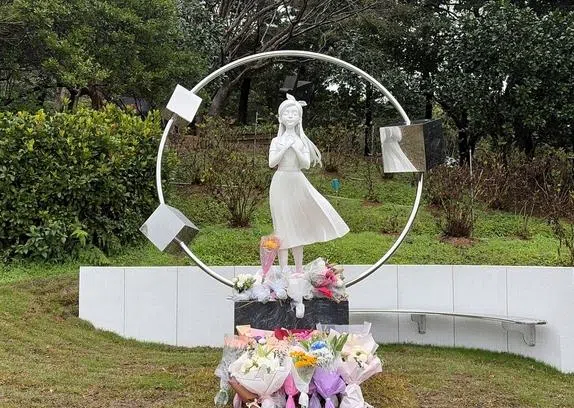 具俊晔知道大S迷恋宇宙外星议题，以九大行星作为爱妻墓园设计概念。（互联网）