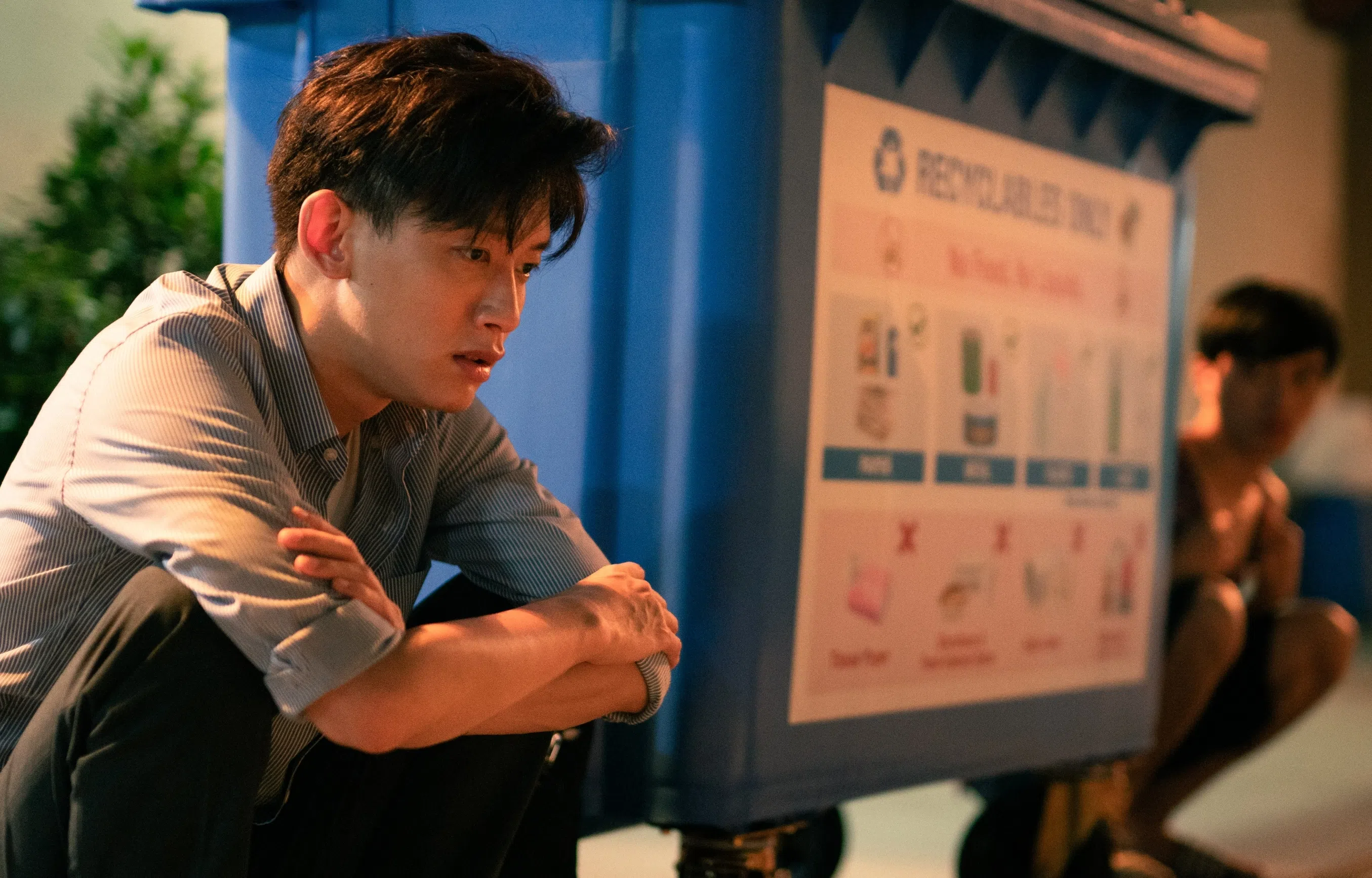叶荣耀（左）在片中和饰演“外星人”的张俊颖有不少对手戏。（Extraordinary Moviemaking Division提供）