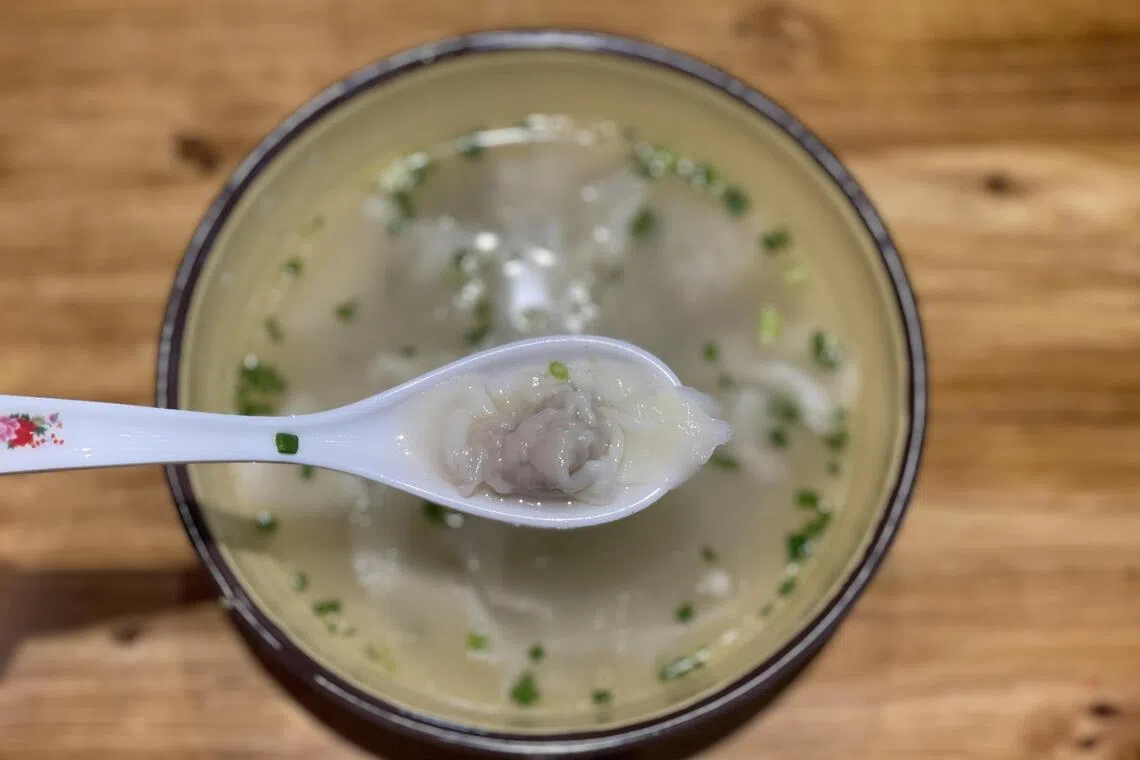 鲜抄手配上每日现熬高汤，简单暖胃。（黄靖晶摄）
