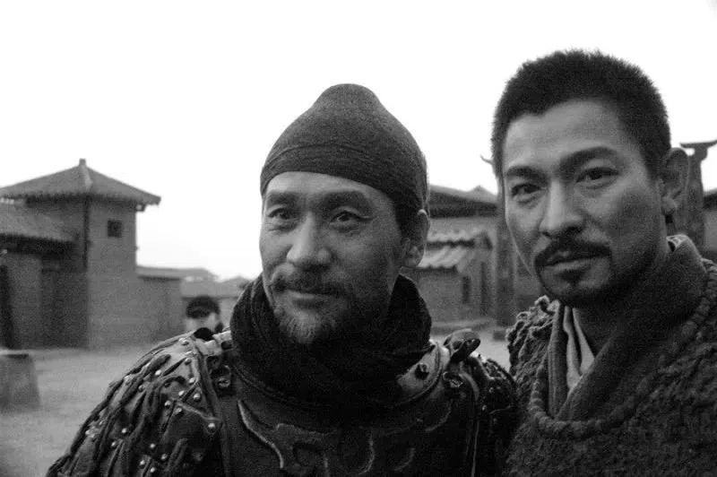 安圣基（左）曾与刘德华合演《墨攻》。（互联网）