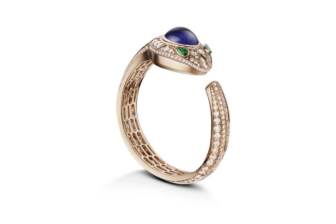 Serpenti Secret腕表，表壳与表链采用18K 6N玫瑰金，通体温润华美。（宝格丽提供）