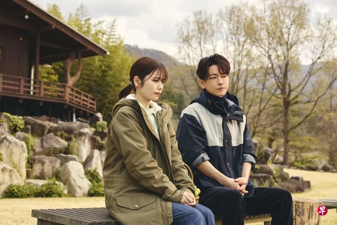 日版《和我结婚吧》由小芝风花（左）和佐藤健主演。（互联网）