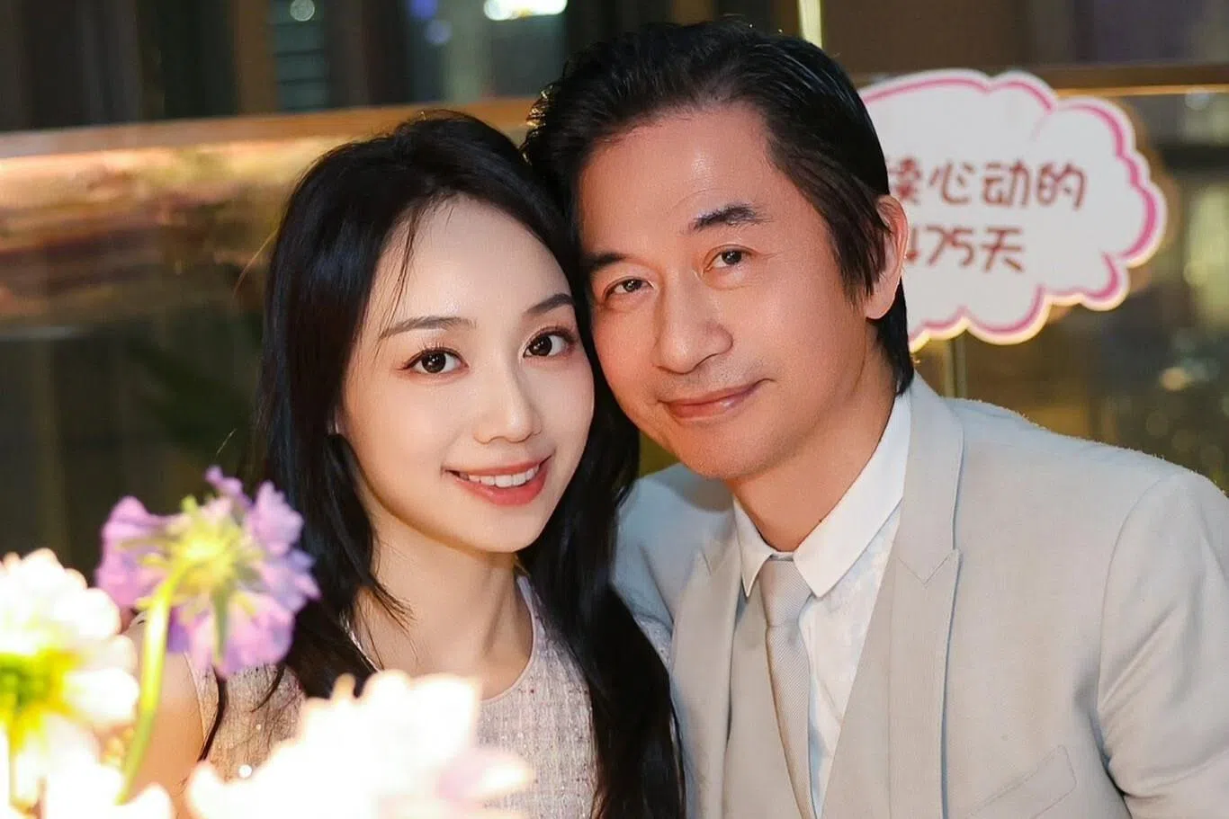 黄舒骏和妻子张菁芳2011年结婚，今年庆祝15周年。（取自黄舒骏脸书）