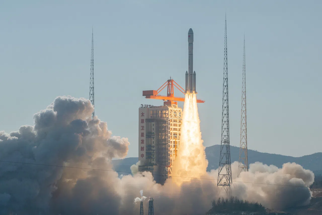 中国1月23日在太原卫星发射中心使用长征六号改运载火箭，成功将千帆极轨06组卫星发射升空。（中新社）