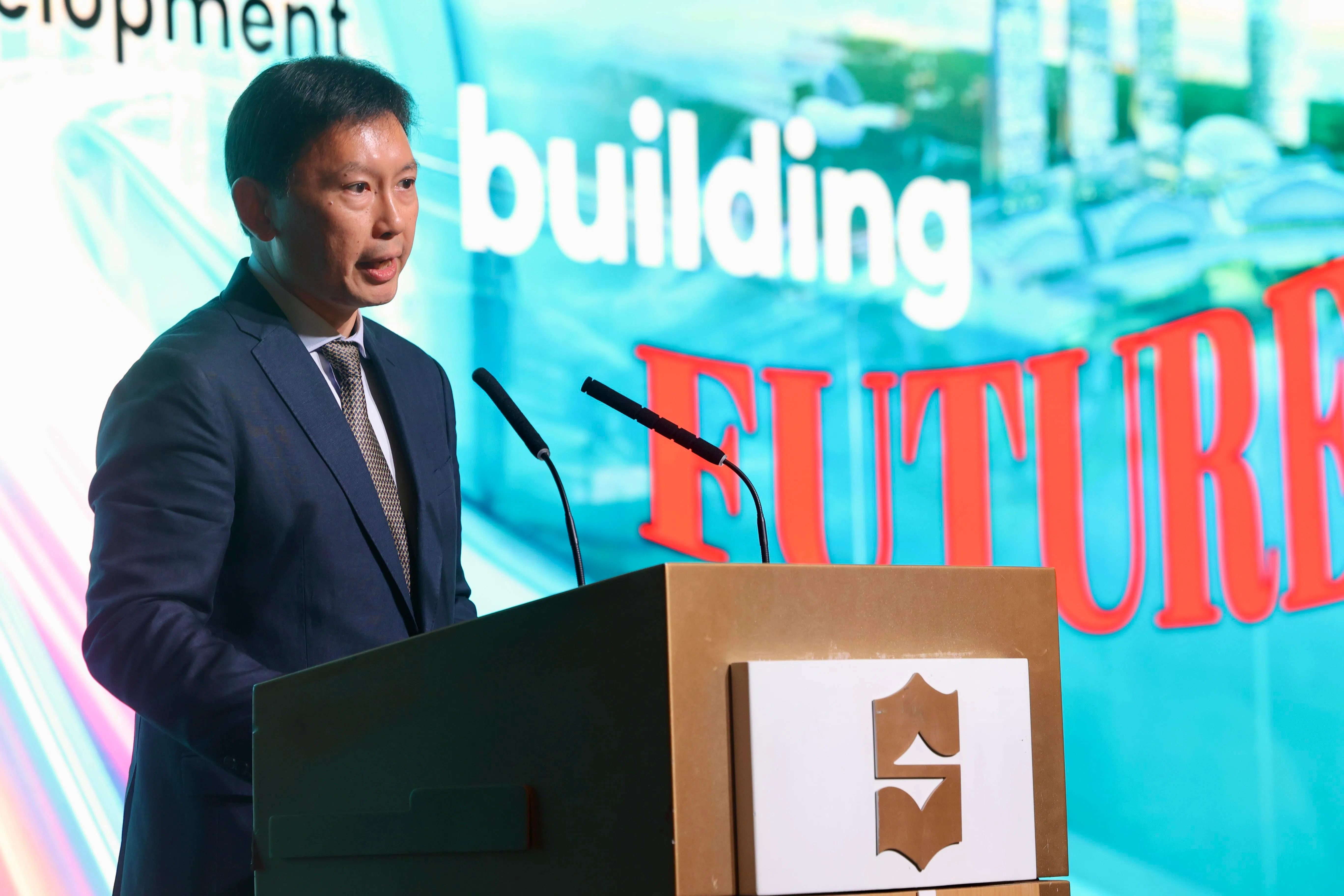 国家发展部长徐芳达星期四（11月13日）出席新加坡产业发展商公会（REDAS）晚宴。（邝启聪摄）