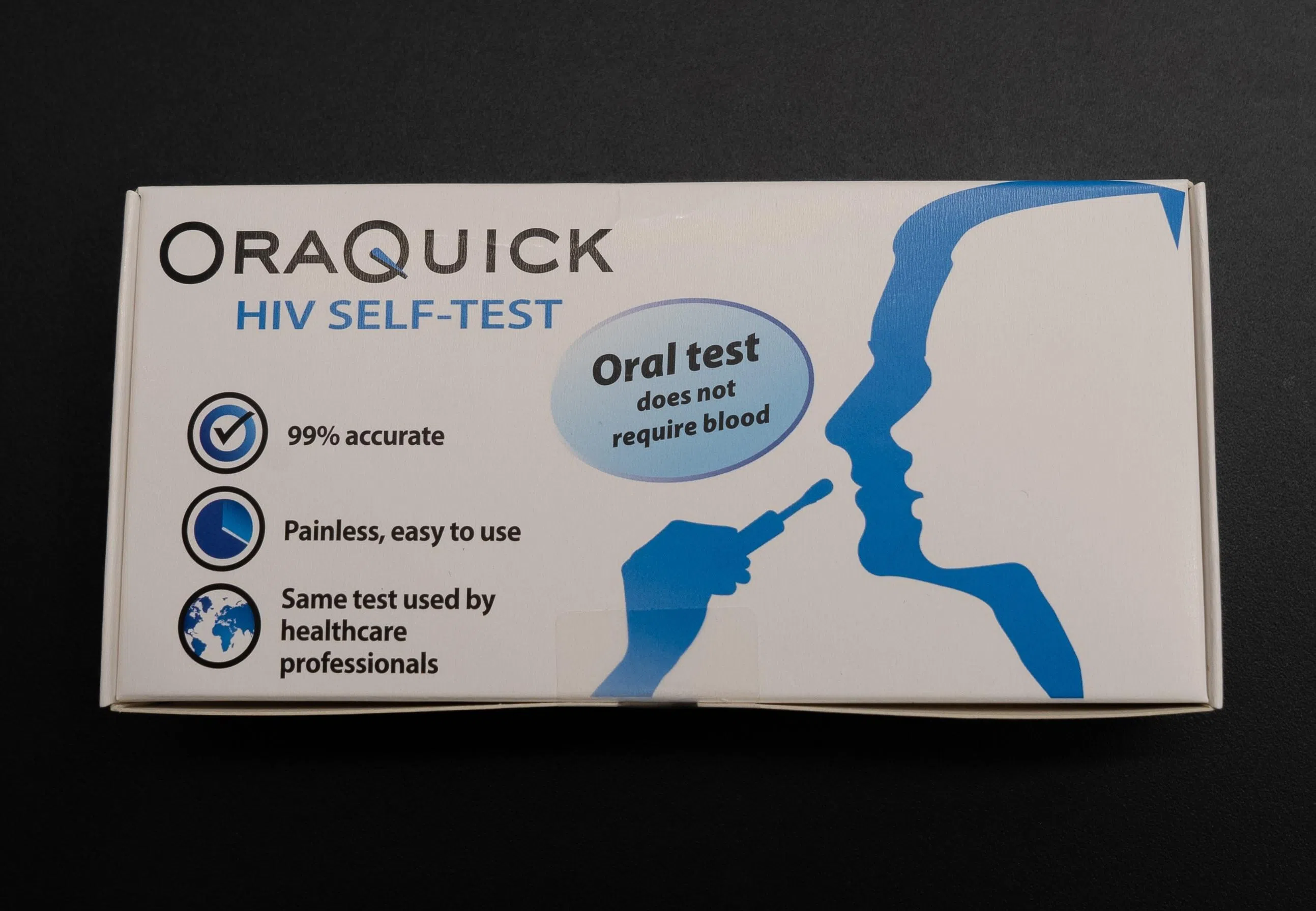 今年初，公众可在全国指定零售药店购买HIV自检试剂盒，在家检测，20分钟就能知道检测结果。如果呈阳性，应该到医疗机构或诊所做进一步检测，以确定是否患病。（卫生部提供）