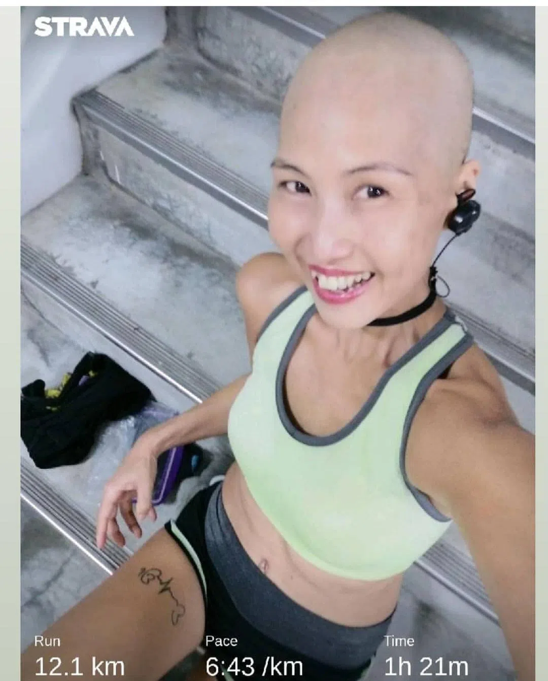 病痛和化疗没能停止许柳芳的脚步，反而成了她对抗癌症的方式。（受访者提供）