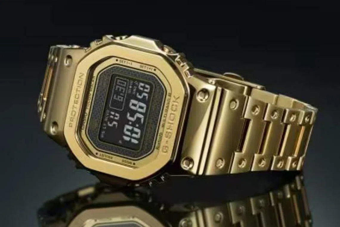 卡西欧用金色金属表带诠释G Shock，给人一种复古的情怀。（卡西欧提供）