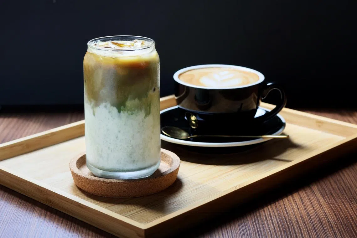 浓缩咖啡配抹茶“Espresso Matcha Fusion”和拿铁。（龙国雄摄）