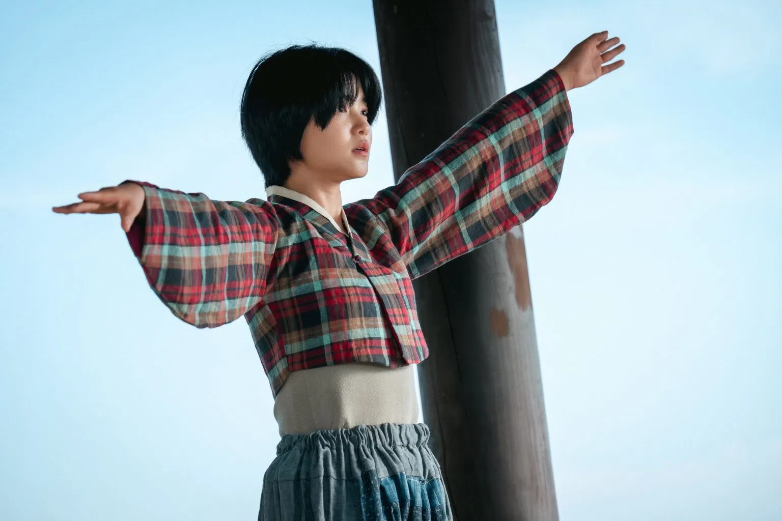 《正年》讲述贫困少女尹正年（金泰梨饰）如何成为韩国古典歌剧中最好的女性演员之一。（互联网）