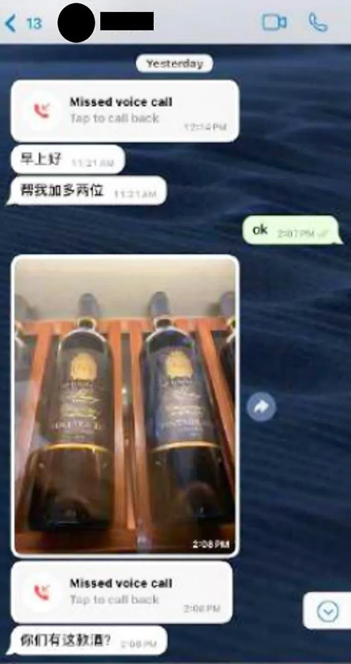 骗子在一些案件中向餐饮业者“下手”，例如指定要某种品牌的酒水。（新加坡警察部队提供）