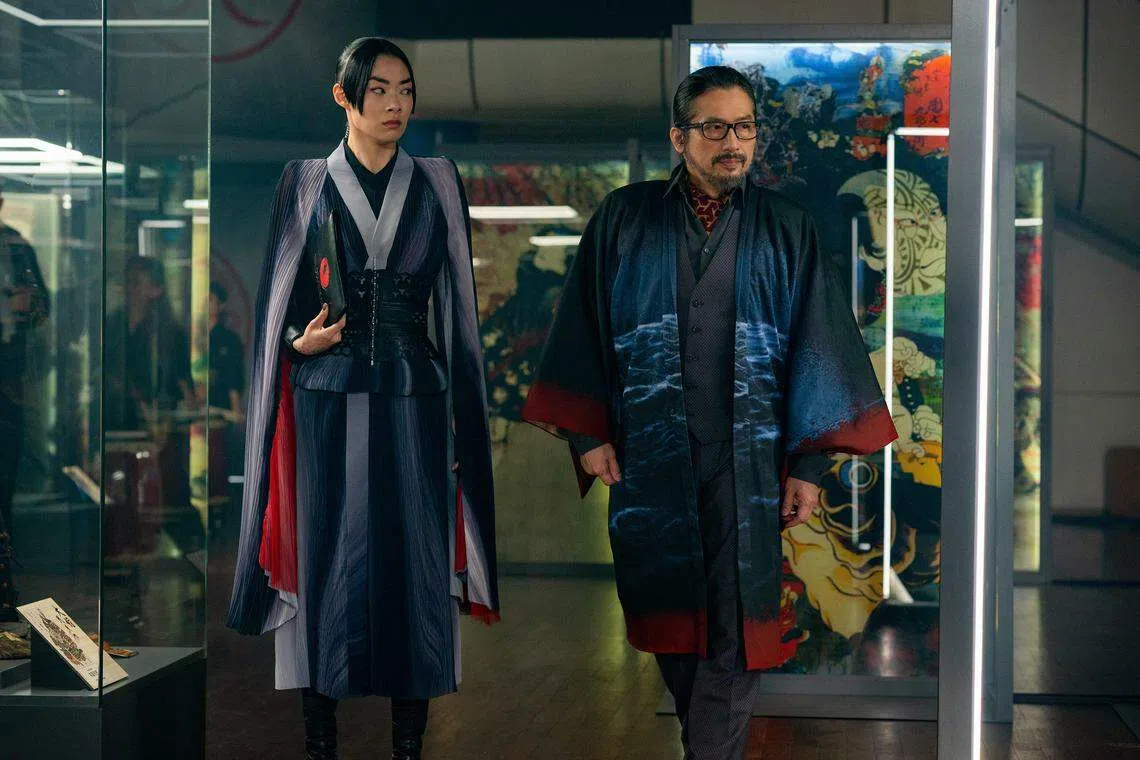 《捍卫任务4》真田广之（右）与泽山璃奈演父女。（创艺电影提供）