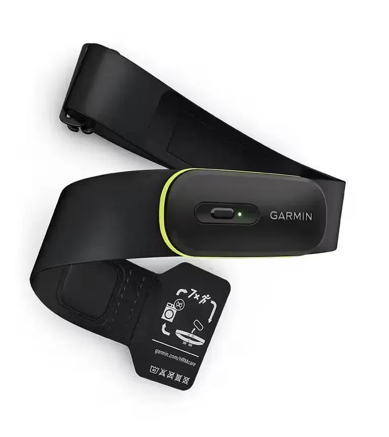 Garmin心率监测带具备五个大气压，50米水深防水功能。内置可充电电池，续航时长达两个月。（品牌提供）