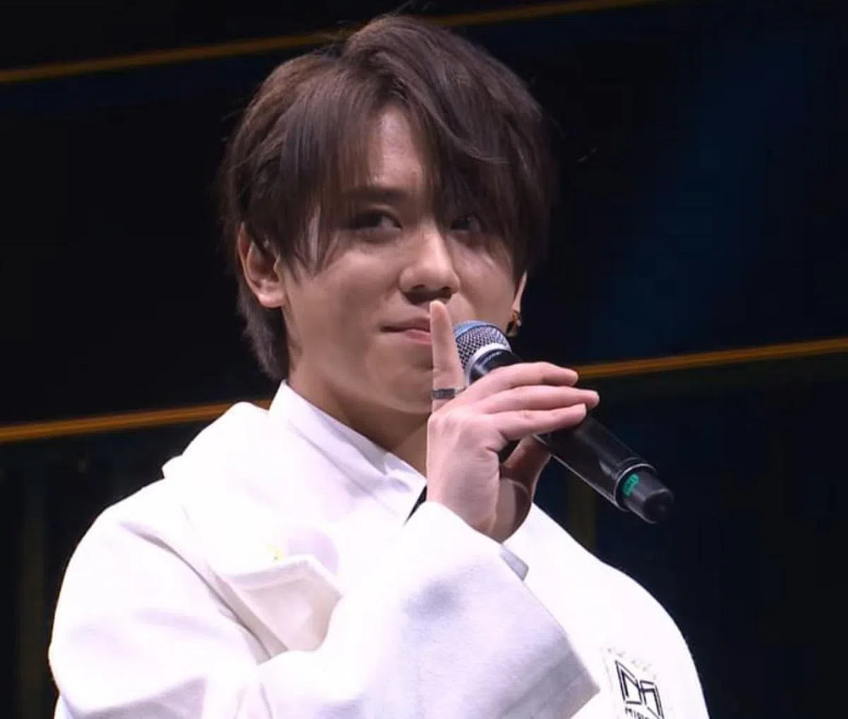 姜涛获颁“我最喜爱的男歌手”及“我最喜爱的歌曲大奖”。（互联网）