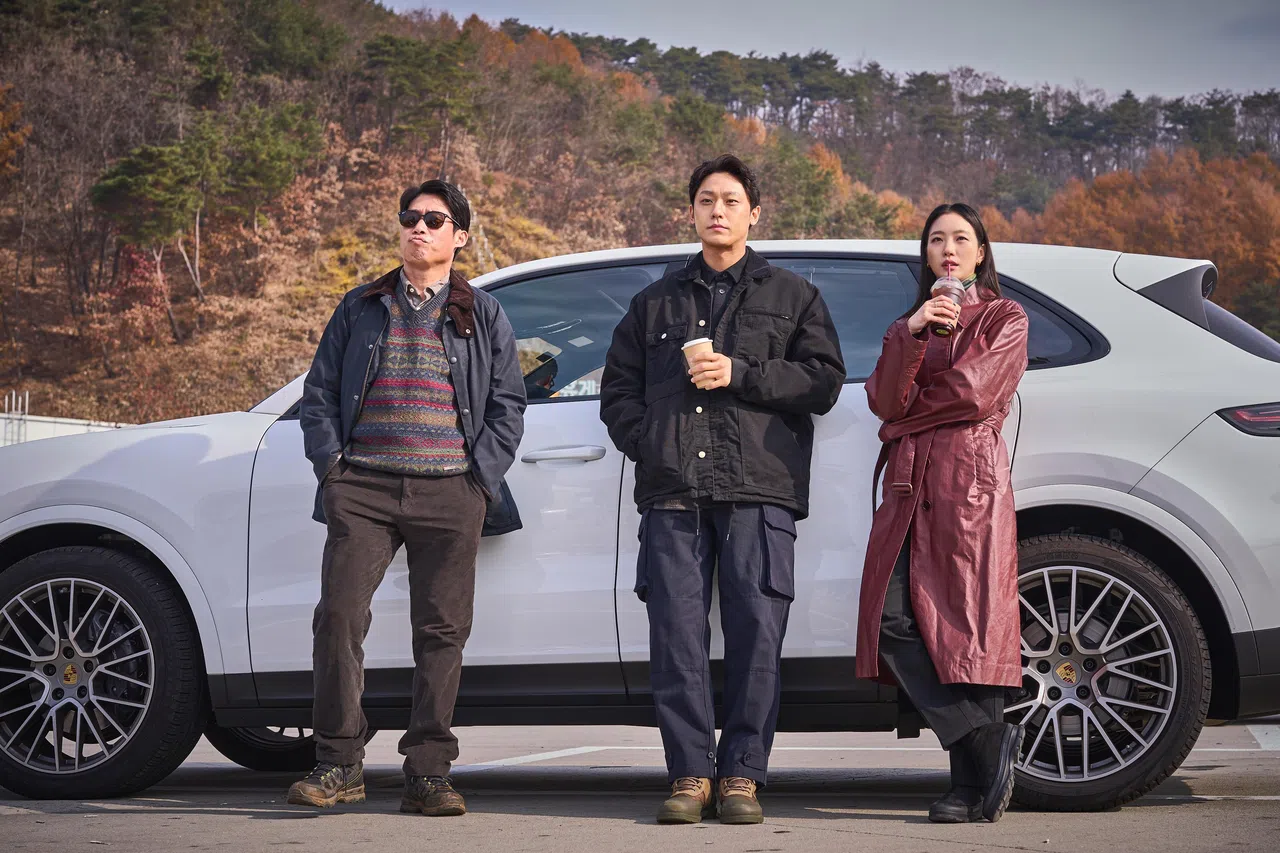 《破墓》的角色立体，具有记忆点，图为演员柳海真（左起）、李到晛和金高银。（嘉华院线提供）