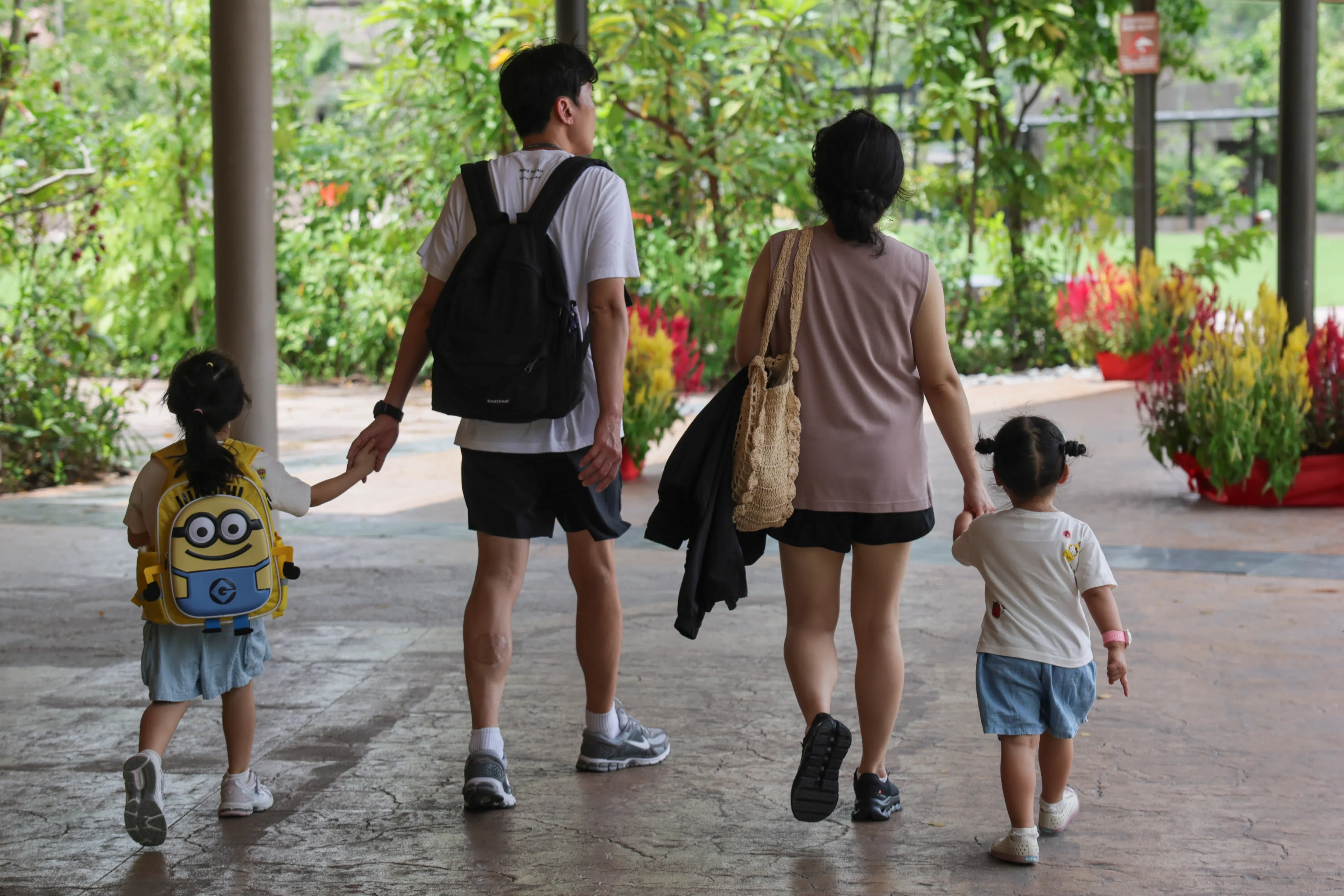 今天的新加坡父母，有多少机会带孩子出游？（海峡时报）