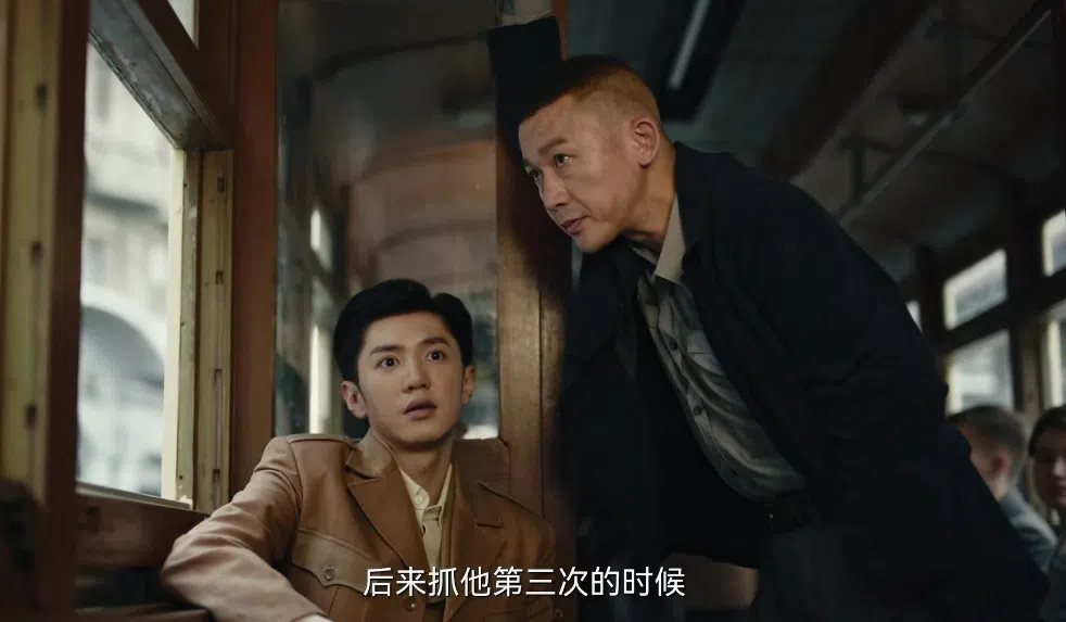 陈哲远（左）和聂远在《暗夜与黎明》中饰演搭档，性格却大相径庭。（互联网）