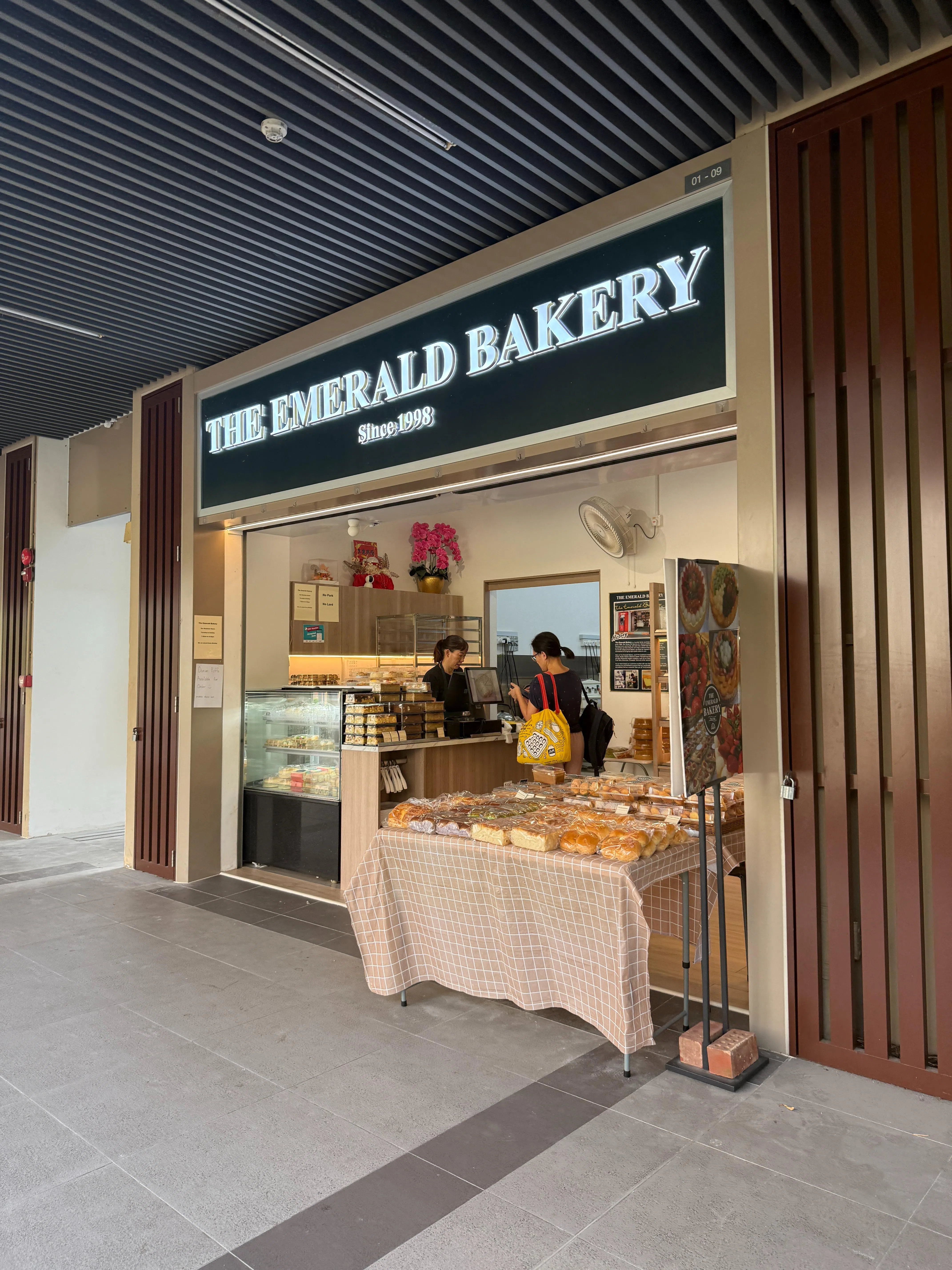 原本开在金文泰的面包店The Emerald Bakery，现推出口味多样的酸种面包。（陈映蓁摄）