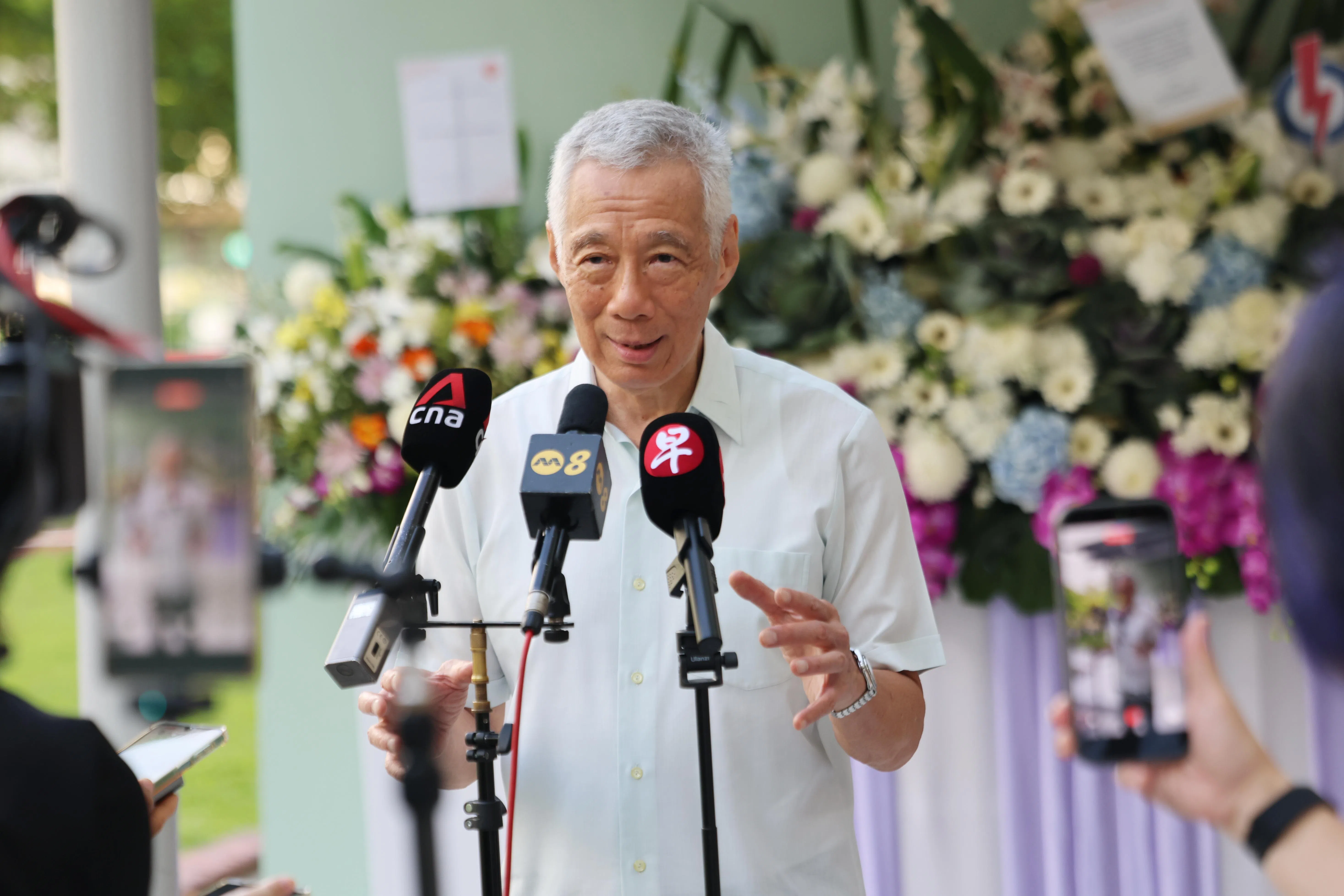 李显龙资政接受媒体访问时说，希望年轻议员能够从王雅兴身上学习，并认为下一代在不同环境中，仍需要具备同样激情、信念与坚韧精神的人。（梁麒麟摄）