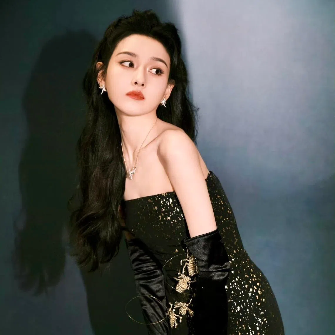 宋祖儿手握《折腰》《无忧渡》等担任第一主角的剧集。（取自艺人工作室微博）