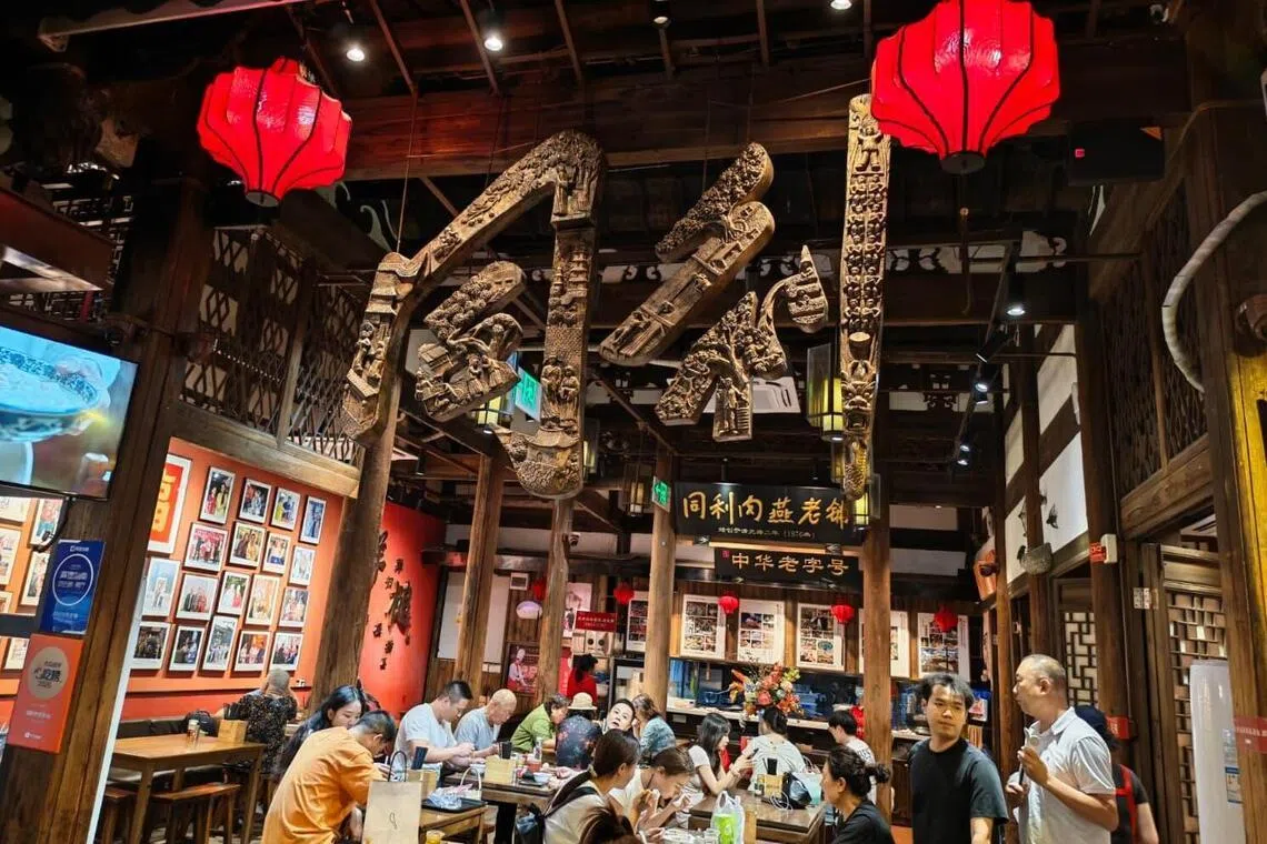 三坊七巷的同利肉燕，店面古色古香。（陈爱薇摄）