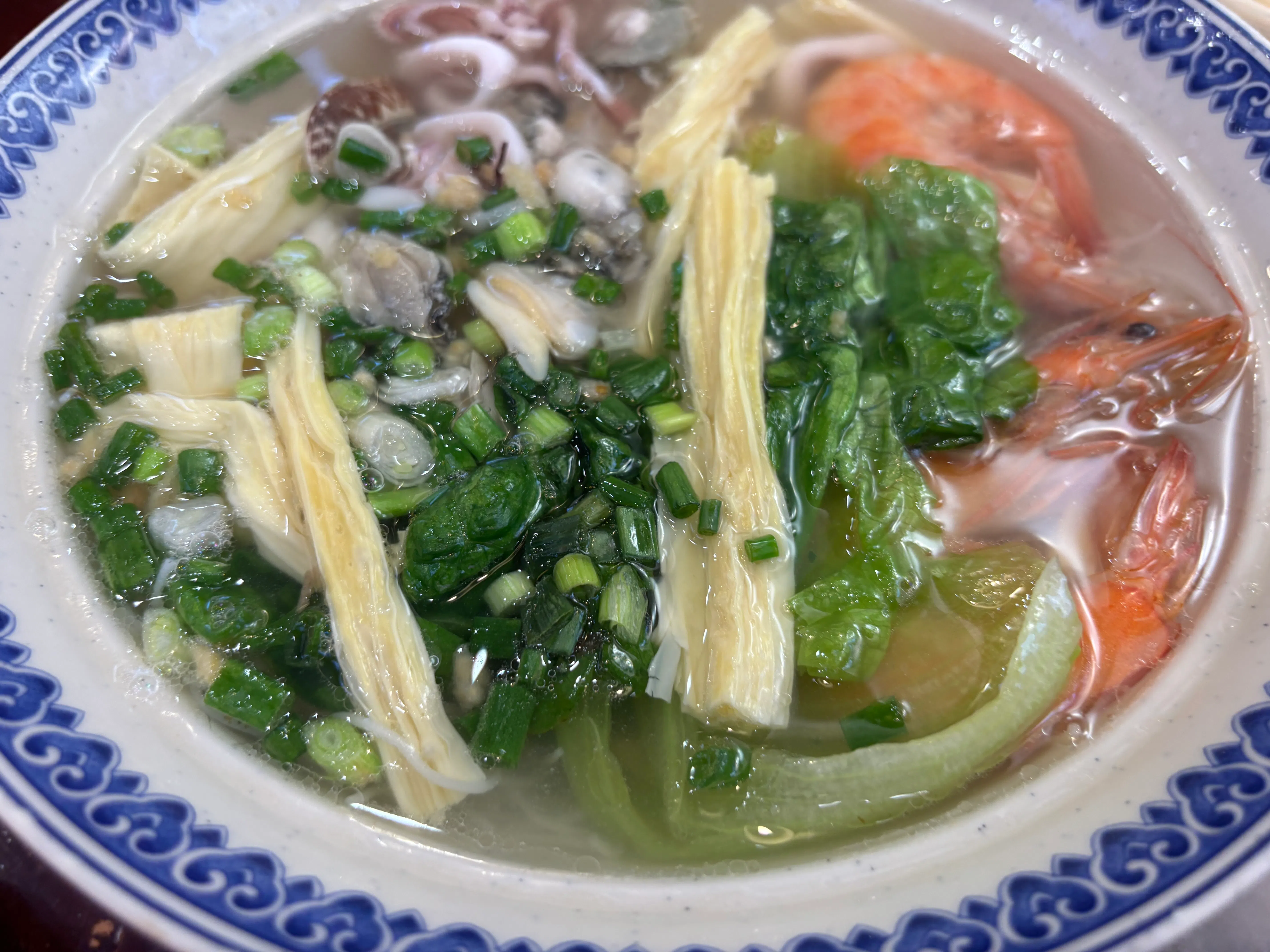 加了海鲜配料的“捞化”。（谢燕燕摄）