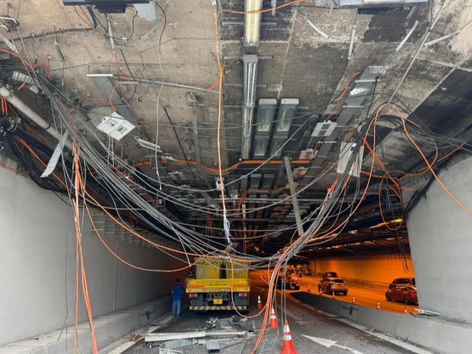 事故造成中央快速公路隧道天花板的电气和机械设备受损，维修费高达147万5000元。（档案照片）