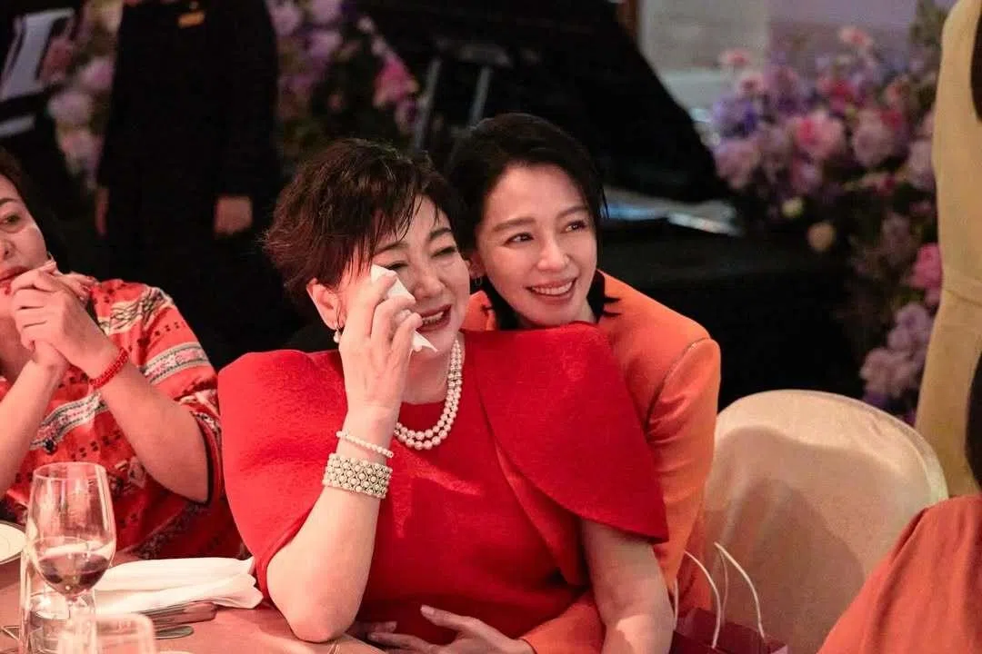 徐若瑄（右）视妈妈为宝贝。（取自徐若瑄IG）